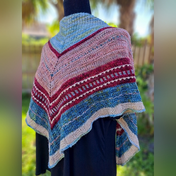 Hand Crafted OOAK Soft Wool Triangular Striped Natural Red Pink Blue Knit Wrap - Picture 4 of 12